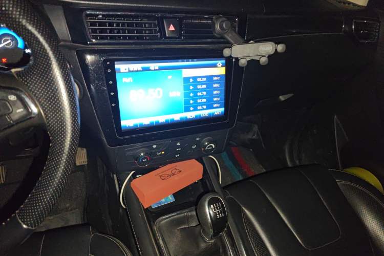 Used Dongfeng Fengon 580 2016 1.5T Manual Luxury Edition Audio And AC Panel
