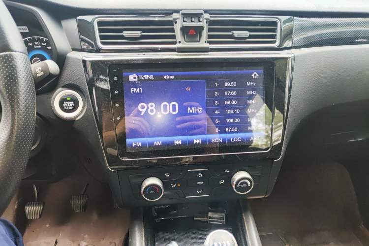 Used Dongfeng Fengon 580 2016 1.5T Manual Luxury Edition Audio And AC Panel