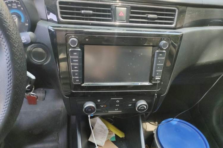 Used Dongfeng Fengon 580 2016 1.8L Manual Comfort Model Audio And AC Panel