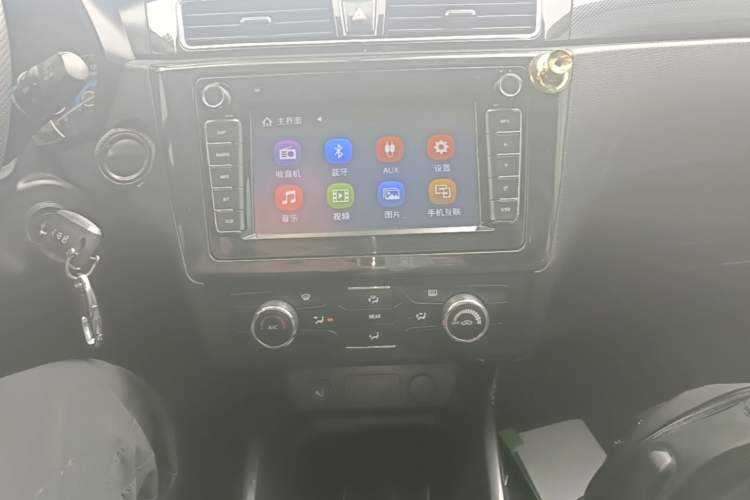 Used Dongfeng Fengon 580 2016 1.8L Manual Comfort Model Audio And AC Panel