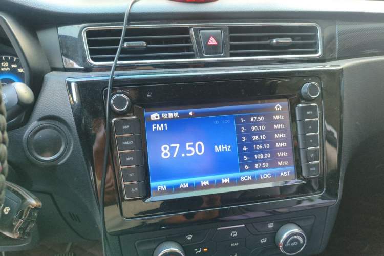 Used Dongfeng Fengon 580 2016 1.8L Manual Comfort Model Audio And AC Panel