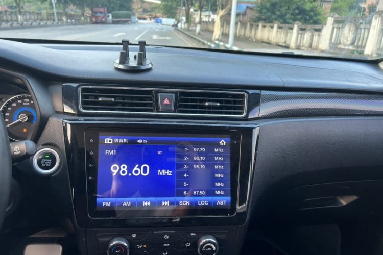 Used Dongfeng Fengon 580 2016 Revised Version 1.5T CVT Luxury Edition Audio And AC Panel