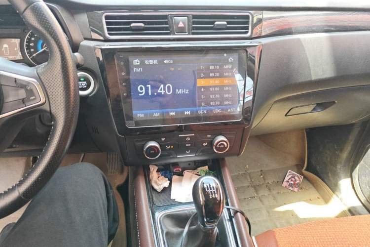 Used Dongfeng Fengon 580 2016 1.5T Manual Luxury Edition Audio And AC Panel