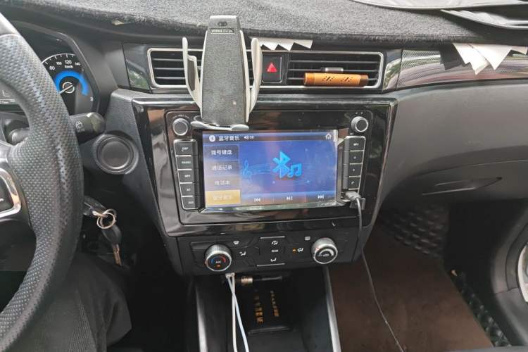 Used Dongfeng Fengon 580 2016 1.8L Manual Comfort Model Audio And AC Panel