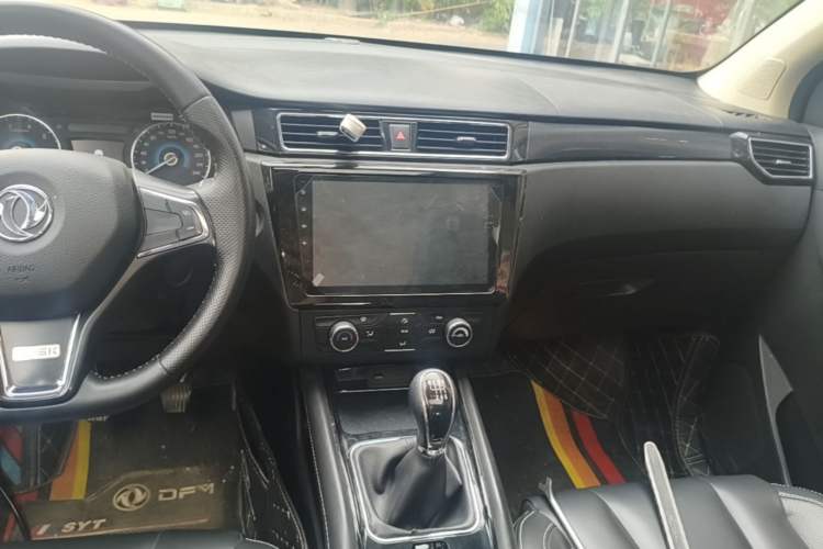 Used Dongfeng Fengon 580 2016 1.5T Manual Luxury Edition Audio And AC Panel