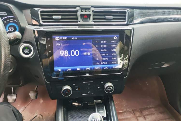 Used Dongfeng Fengon 580 2016 1.5T Manual Luxury Edition Audio And AC Panel