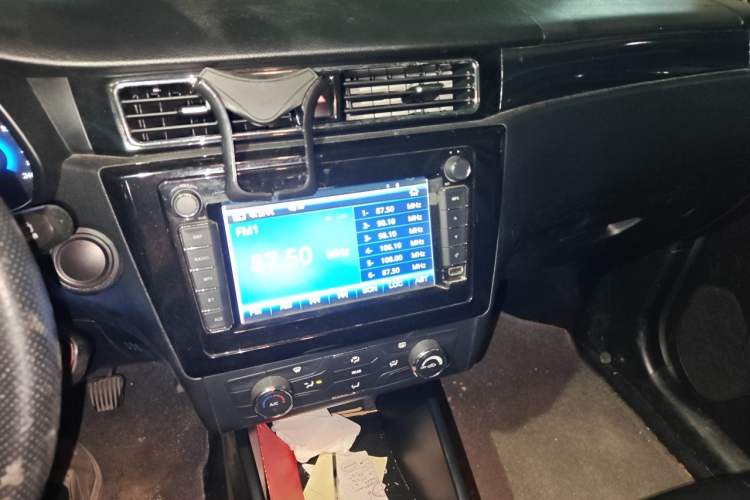 Used Dongfeng Fengon 580 2016 1.8L Manual Comfort Model Audio And AC Panel