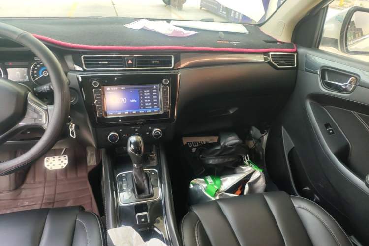 Used Dongfeng Fengon 580 2016 Revised Version 1.5T CVT Comfort Edition Audio And AC Panel