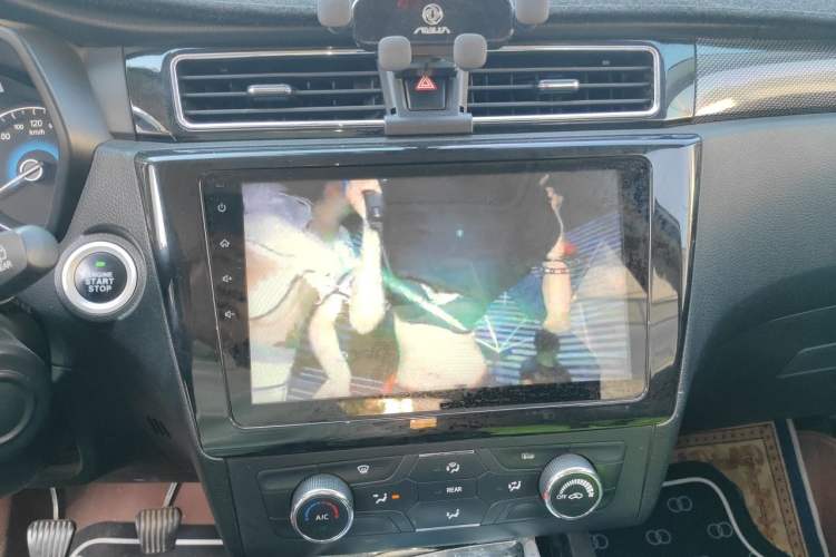 Used Dongfeng Fengon 580 2016 1.5T Manual Luxury Edition Audio And AC Panel
