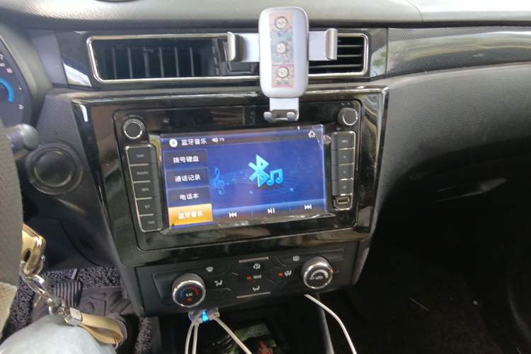 Used Dongfeng Fengon 580 2016 1.8L Manual Comfort Model Audio And AC Panel