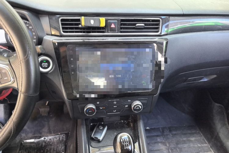 Used Dongfeng Fengon 580 2016 1.5T Manual Luxury Edition Audio And AC Panel