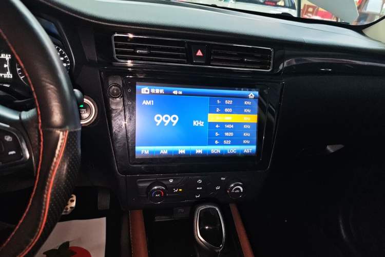 Used Dongfeng Fengon 580 2016 Revised Version 1.5T CVT Luxury Edition Audio And AC Panel