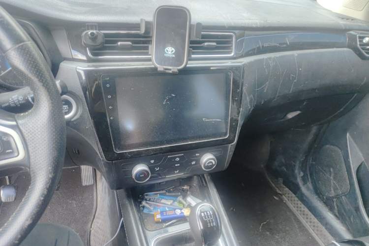 Used Dongfeng Fengon 580 2016 1.5T Manual Luxury Edition Audio And AC Panel