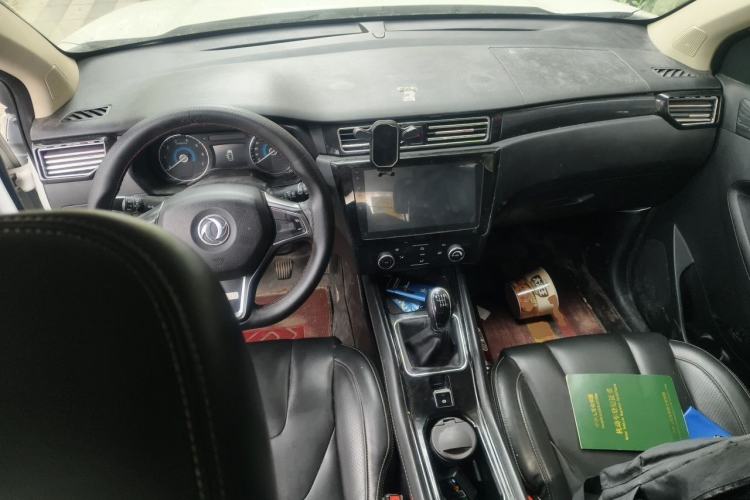 Used Dongfeng Fengon 580 2016 1.5T Manual Luxury Edition Center Console