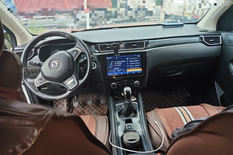 Used Dongfeng Fengon 580 2016 1.5T Manual Luxury Edition Center Console