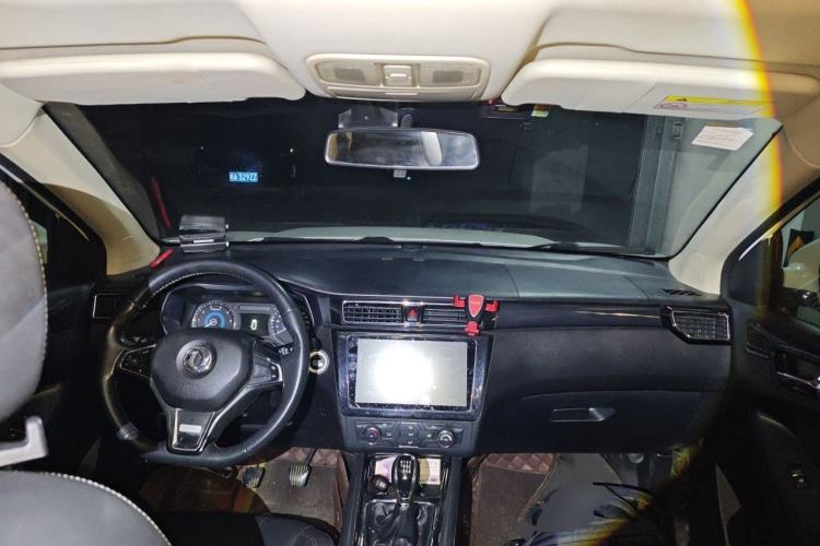 Used Dongfeng Fengon 580 2016 1.5T Manual Luxury Edition Center Console