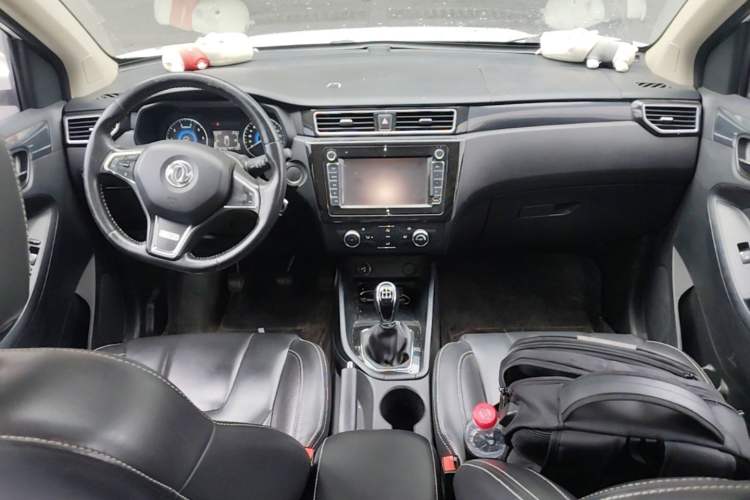 Used Dongfeng Fengon 580 2016 1.8L Manual Comfort Model Center Console