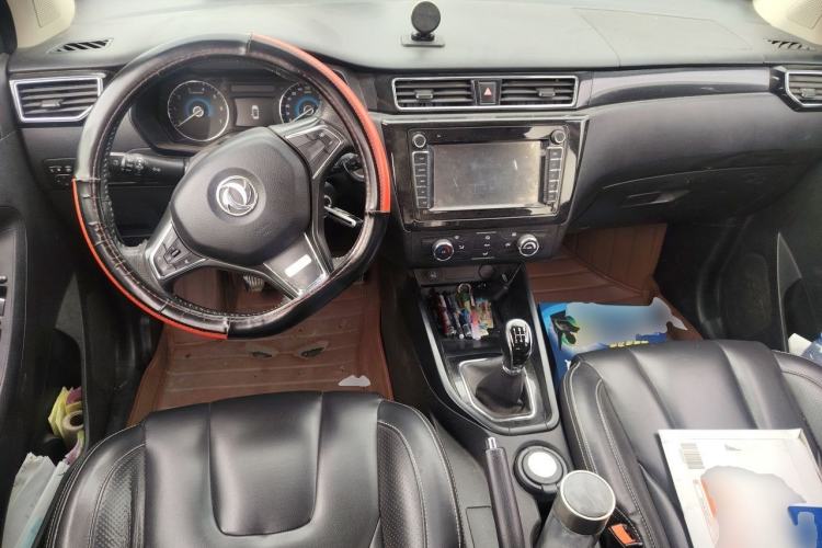 Used Dongfeng Fengon 580 2016 1.8L Manual Comfort Model Center Console