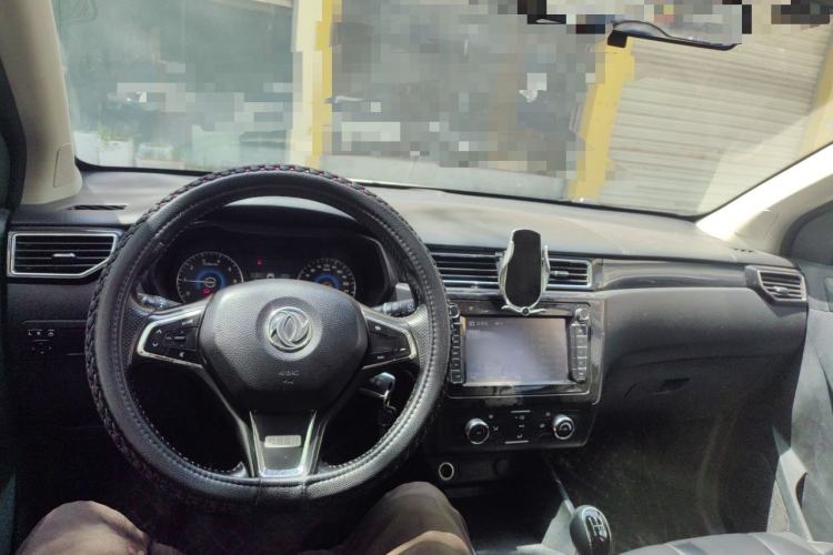 Used Dongfeng Fengon 580 2016 1.8L Manual Comfort Model Center Console