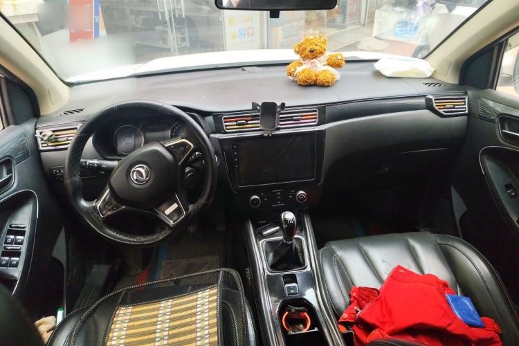 Used Dongfeng Fengon 580 2016 1.5T Manual Luxury Edition Center Console