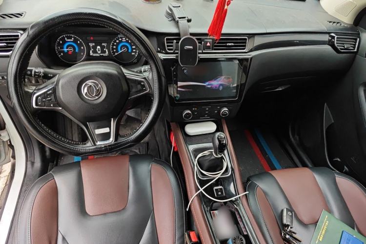 Used Dongfeng Fengon 580 2016 1.5T Manual Luxury Edition Center Console