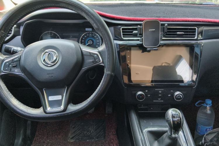 Used Dongfeng Fengon 580 2016 1.5T Manual Luxury Edition Center Console