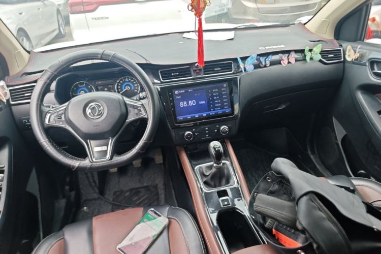 Used Dongfeng Fengon 580 2016 1.5T Manual Luxury Edition Center Console