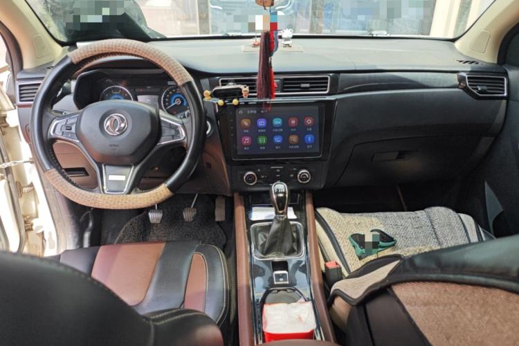 Used Dongfeng Fengon 580 2016 1.5T Manual Luxury Edition Center Console