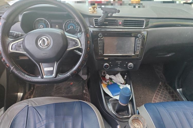 Used Dongfeng Fengon 580 2016 1.8L Manual Comfort Model Center Console