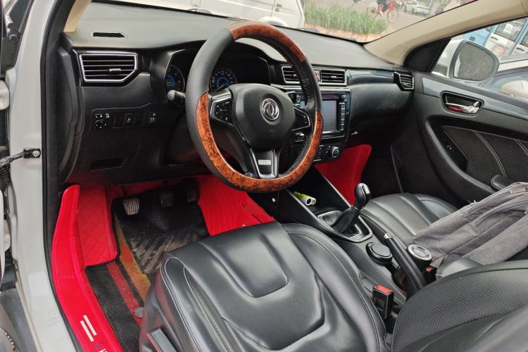 Used Dongfeng Fengon 580 2016 1.8L Manual Comfort Model Center Console