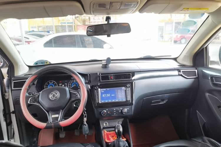 Used Dongfeng Fengon 580 2016 1.8L Manual Comfort Model Center Console