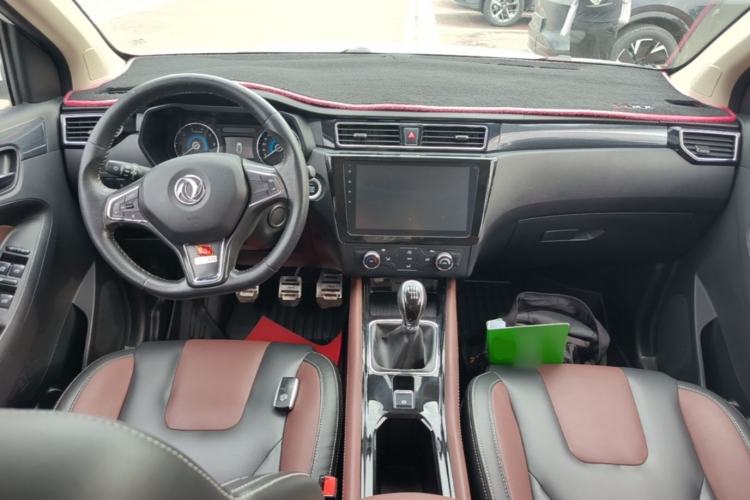 Used Dongfeng Fengon 580 2016 1.5T Manual Luxury Edition Center Console