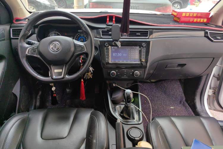 Used Dongfeng Fengon 580 2016 1.8L Manual Comfort Model Center Console