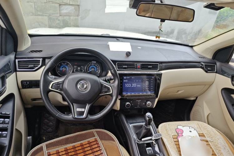 Used Dongfeng Fengon 580 2016 1.5T Manual Luxury Edition Center Console