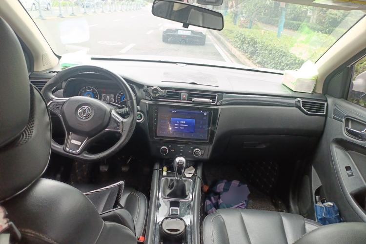 Used Dongfeng Fengon 580 2016 1.5T Manual Luxury Edition Center Console