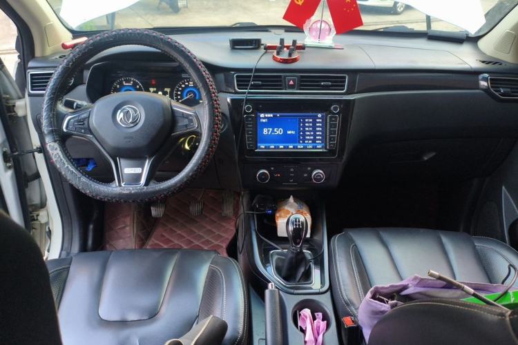 Used Dongfeng Fengon 580 2016 1.8L Manual Comfort Model Center Console