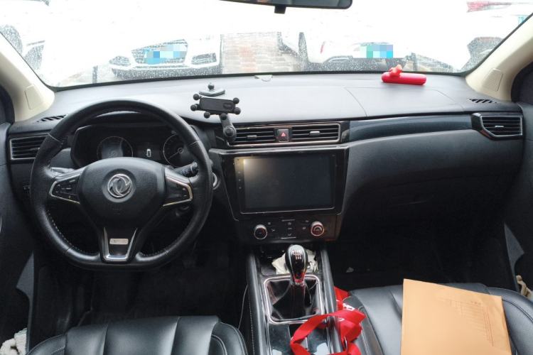 Used Dongfeng Fengon 580 2016 1.5T Manual Luxury Edition Center Console