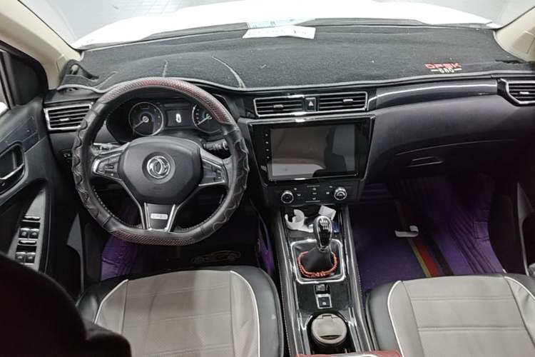 Used Dongfeng Fengon 580 2016 1.5T Manual Luxury Edition Center Console