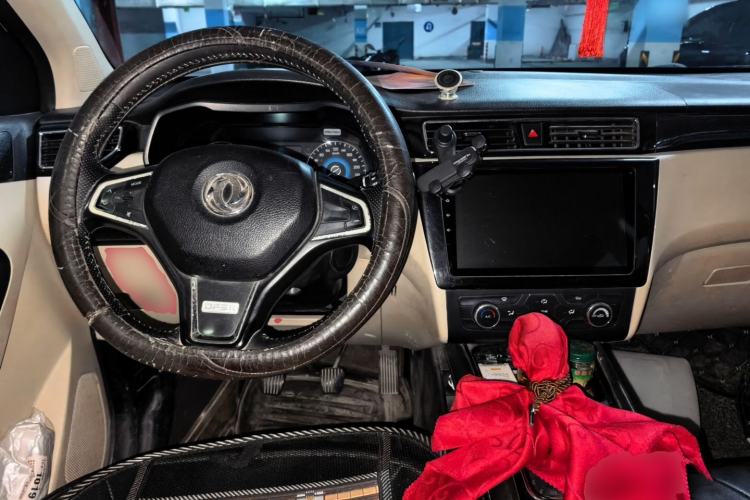 Used Dongfeng Fengon 580 2016 1.5T Manual Luxury Edition Center Console