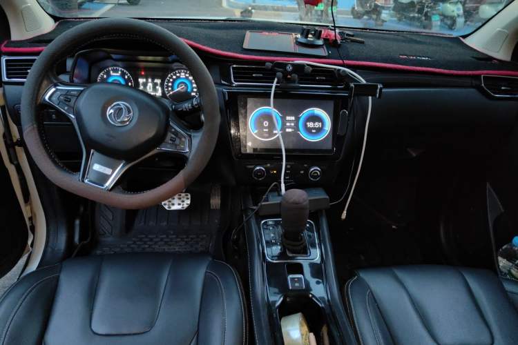 Used Dongfeng Fengon 580 2016 Revised Version 1.5T CVT Luxury Edition Center Console