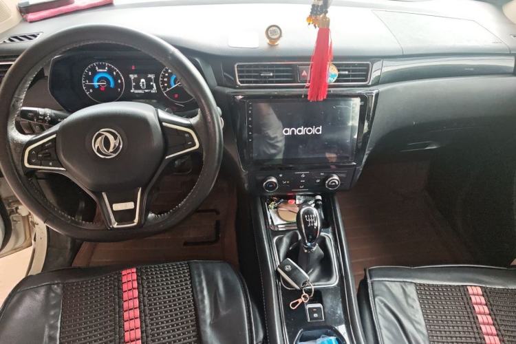 Used Dongfeng Fengon 580 2016 1.5T Manual Luxury Edition Center Console