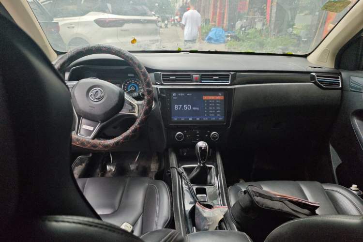 Used Dongfeng Fengon 580 2016 1.5T Manual Luxury Edition Center Console