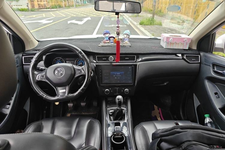 Used Dongfeng Fengon 580 2016 1.5T Manual Luxury Edition Center Console