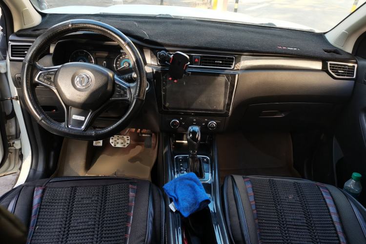 Used Dongfeng Fengon 580 2016 Revised Version 1.5T CVT Luxury Edition Center Console