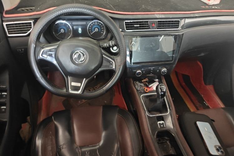 Used Dongfeng Fengon 580 2016 1.5T Manual Luxury Edition Center Console