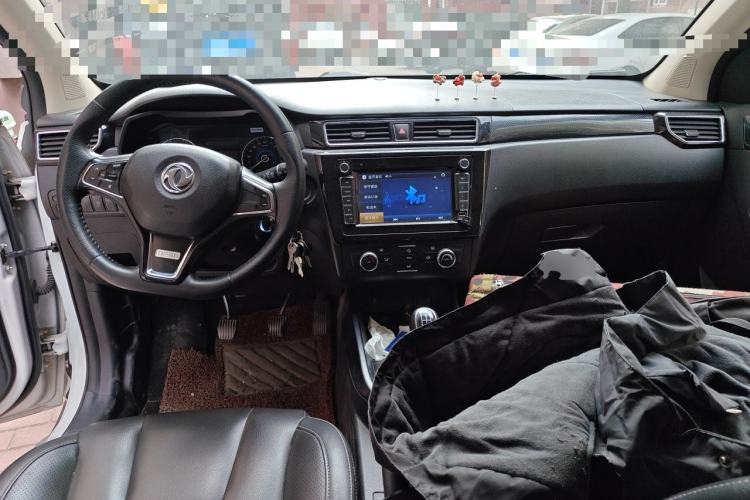 Used Dongfeng Fengon 580 2016 1.8L Manual Comfort Model Center Console