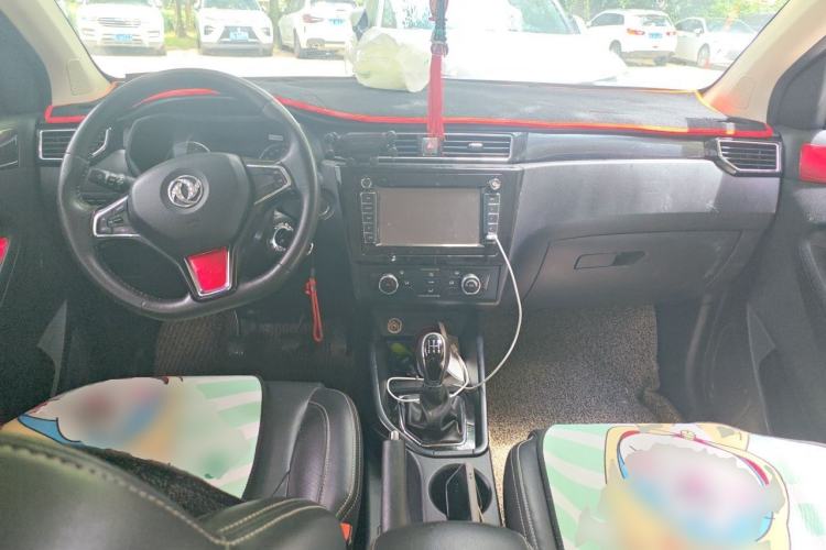 Used Dongfeng Fengon 580 2016 1.8L Manual Comfort Model Center Console