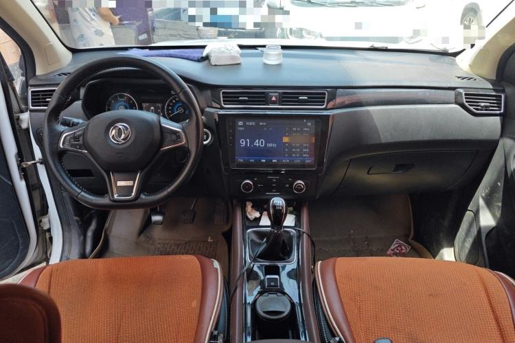 Used Dongfeng Fengon 580 2016 1.5T Manual Luxury Edition Center Console