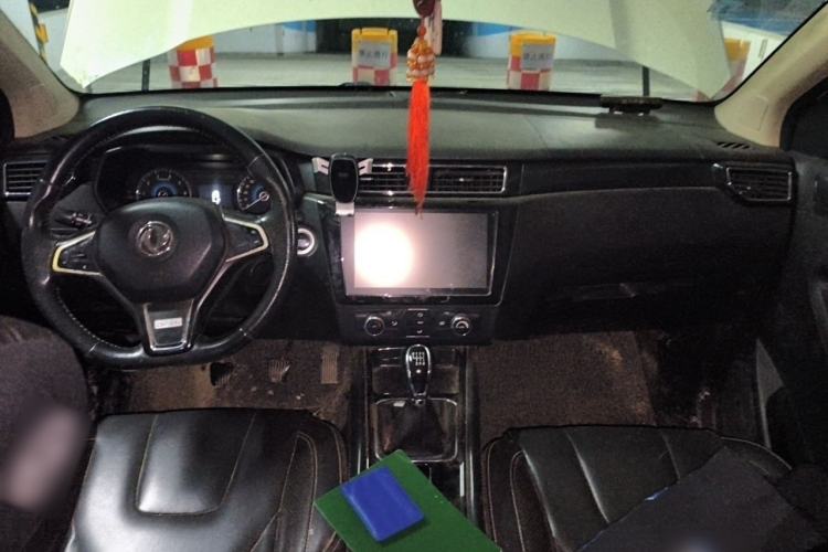 Used Dongfeng Fengon 580 2016 1.5T Manual Luxury Edition Center Console