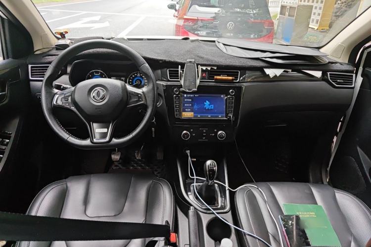 Used Dongfeng Fengon 580 2016 1.8L Manual Comfort Model Center Console